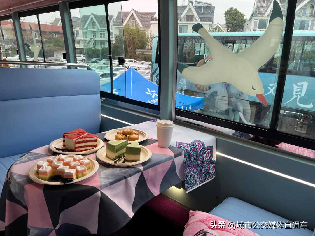 人见人爱的城市,人见人爱的公交车片段