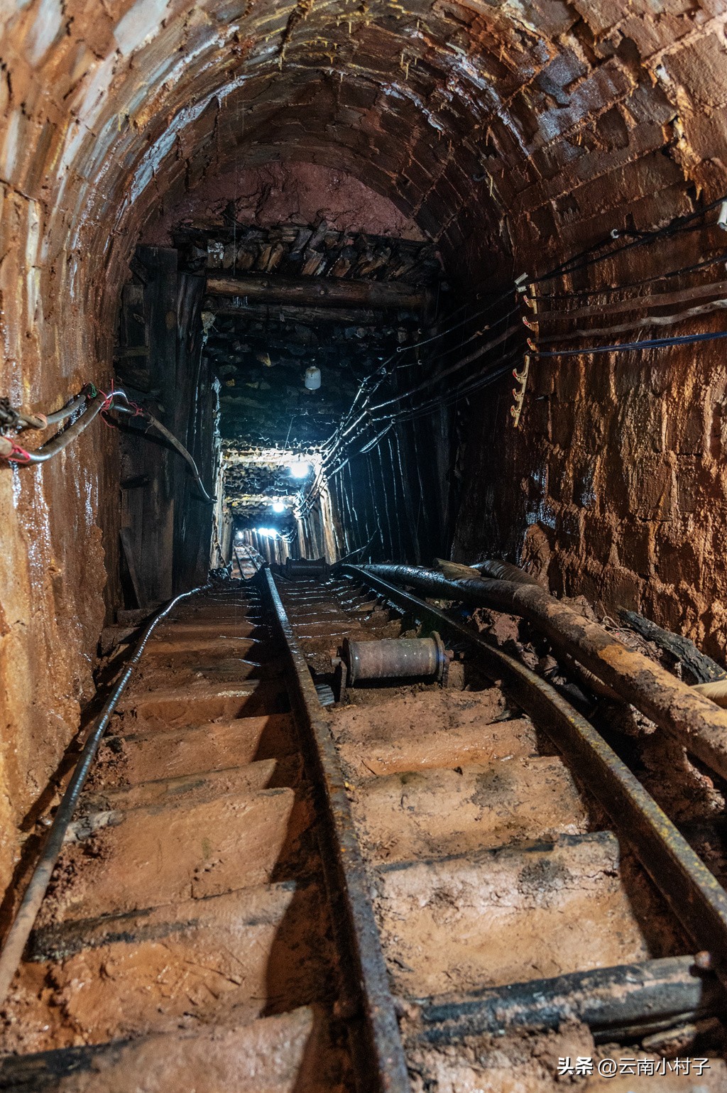 云南古盐井在哪里,诺邓盐井产于哪个地层