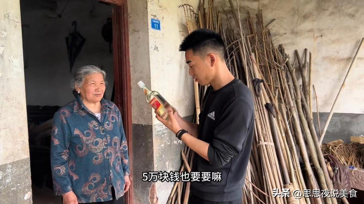 地摊收老酒的什么套路,路边高价收车的怎么挣钱