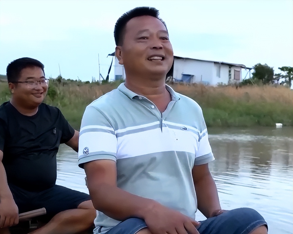 广东小伙子养黄油蟹,中国养殖黄油蟹