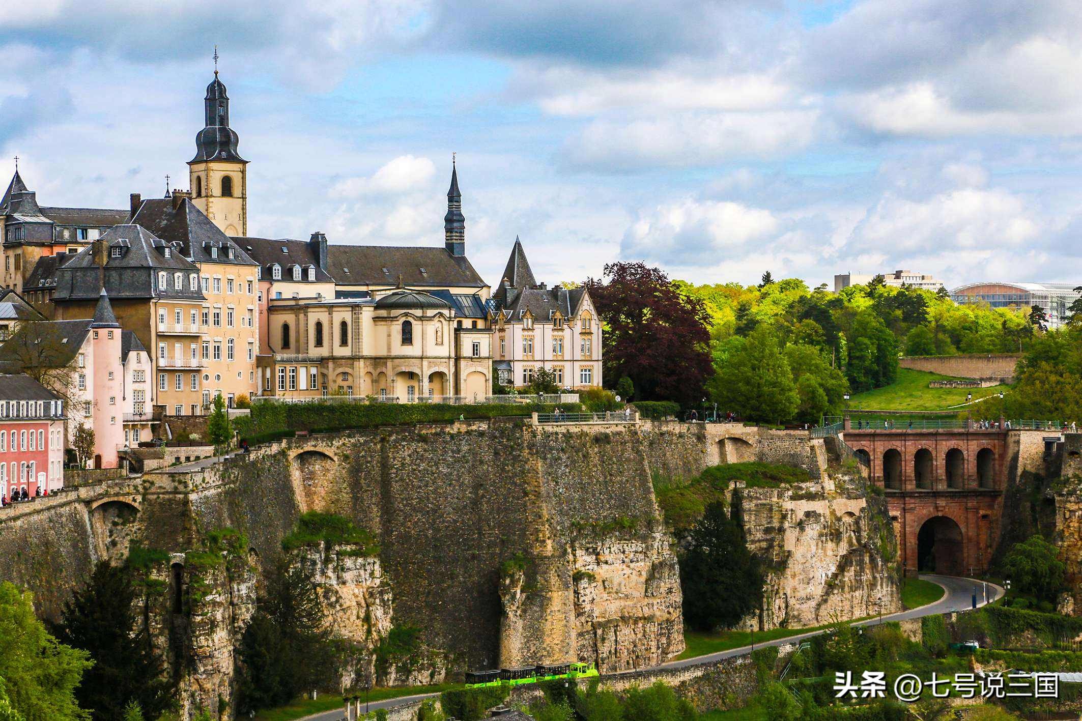 欧盟27国经济总量,欧洲27国年总产值多少