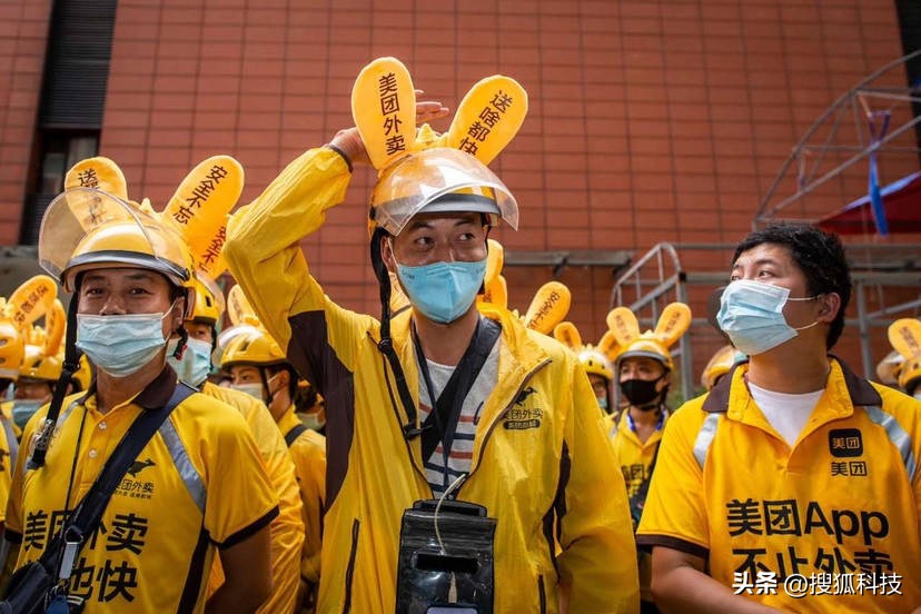 收入下滑16%，月入过万成过去，美团骑手越来越“卷”了？