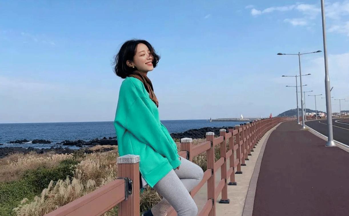 卫衣穿在里面怎么搭配好看,卫衣和什么衣服穿搭好看