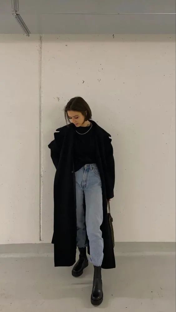 黑色卫衣如何内搭,黑色卫衣搭什么裤子好看