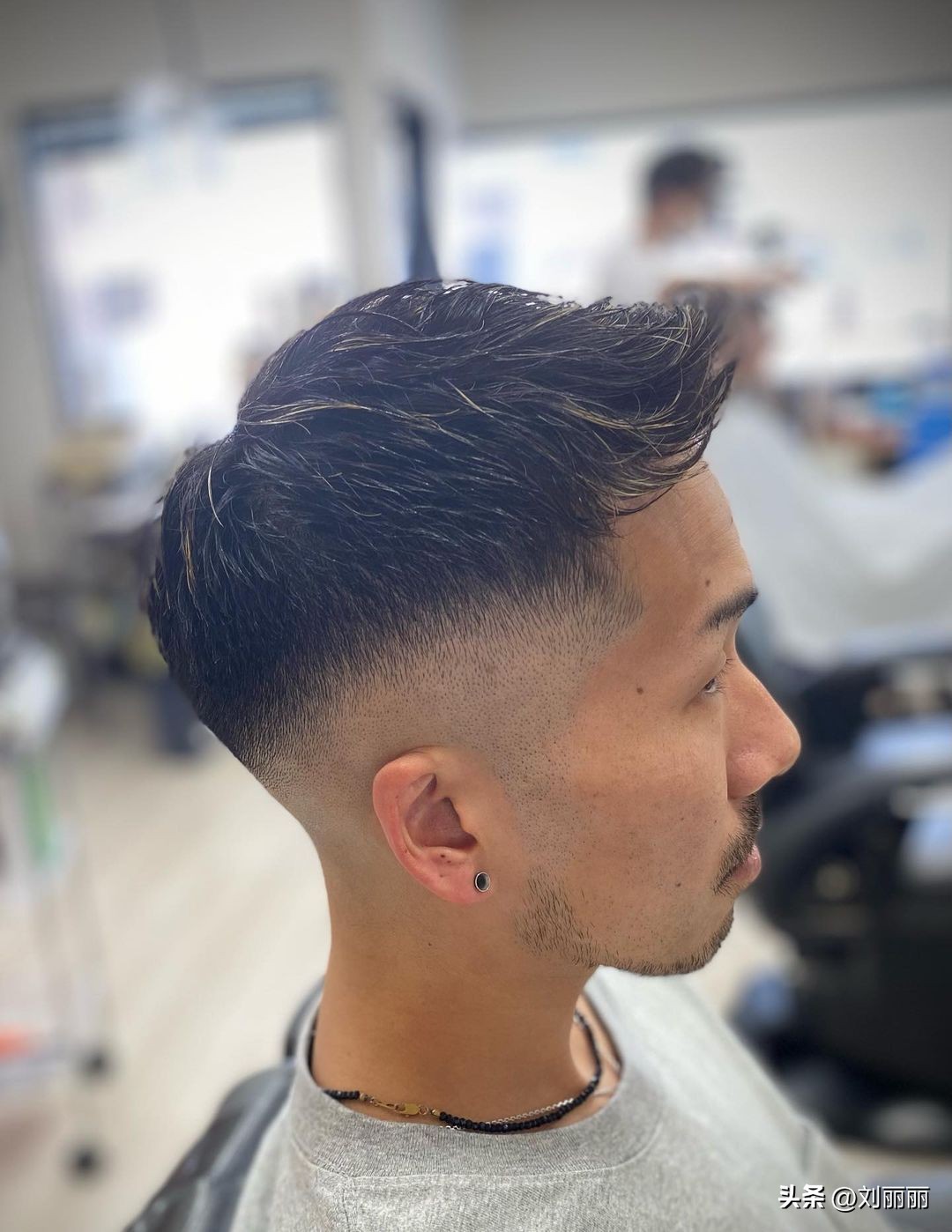 适合20-25岁男青年发型时尚,发型这样剪好看时尚永不落伍