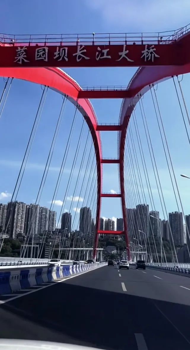 神回复：​当梅西给你签名时笔却没水了，文具店老板是要出意外了。