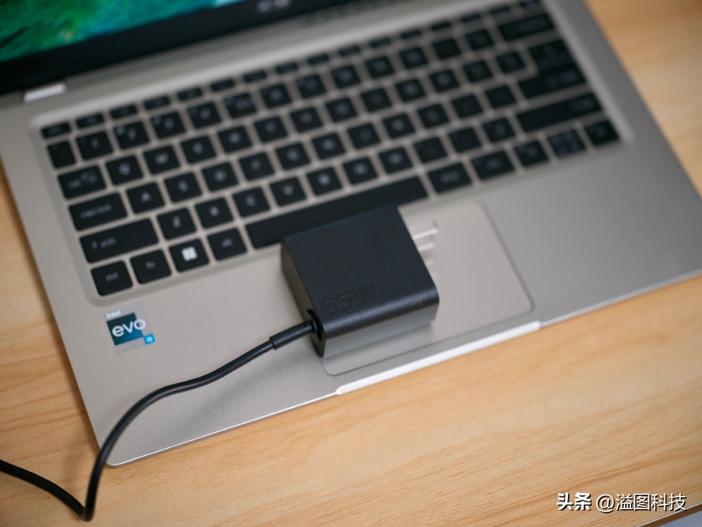 宏碁非凡s3的无线鼠标插口在哪,宏碁非凡s3自动感应亮度怎么关