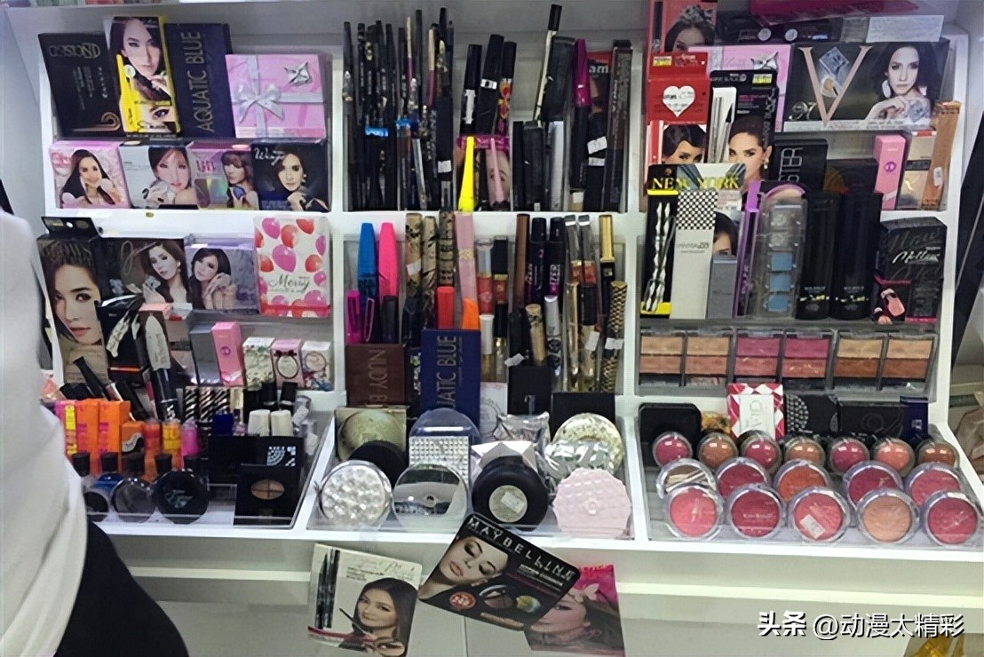 如何看待那些很显年轻的女人,怎么看待现在的女生物质