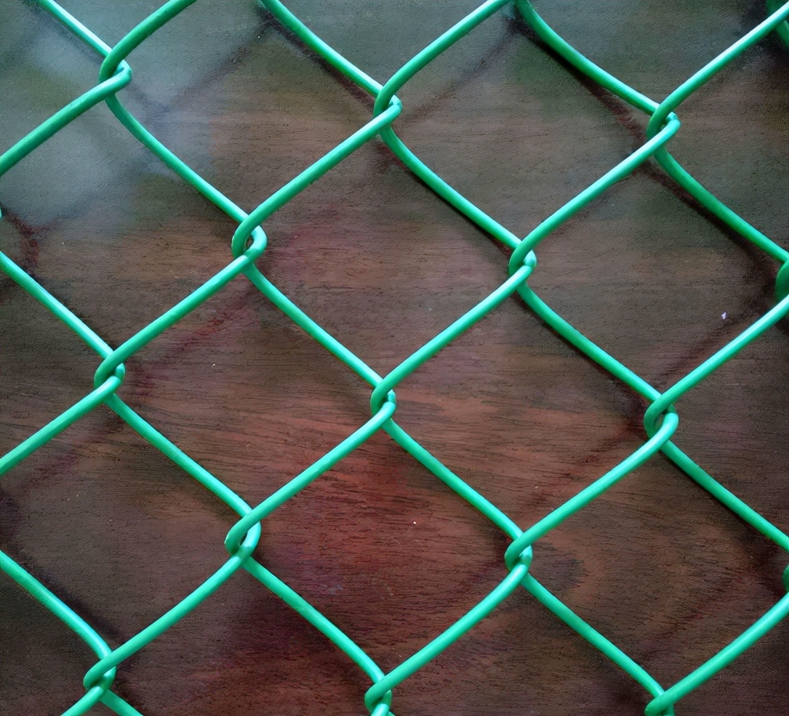 圈养野猪，牛马羊，给大家介绍一种结实不怕撞的围网，效果很不错