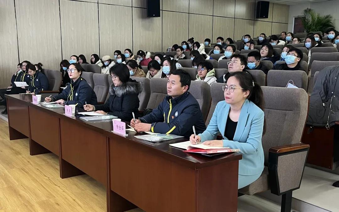 郑州市郑东新区中州大道小学：数学课堂亮风采观摩学习促成长