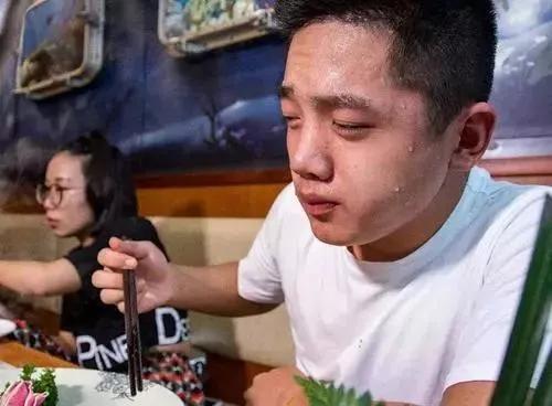 眼镜怎么洗才能干净透亮,眼镜怎样清洗干净不易落灰