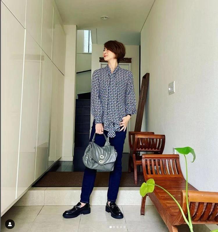 日系慵懒中性短发搭配衣服,女装高级感穿搭30岁小众短发