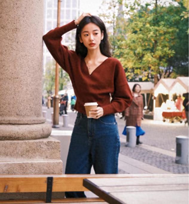 被深圳女子穿搭惊艳到了,最潮的牛仔裤阔腿裤女生