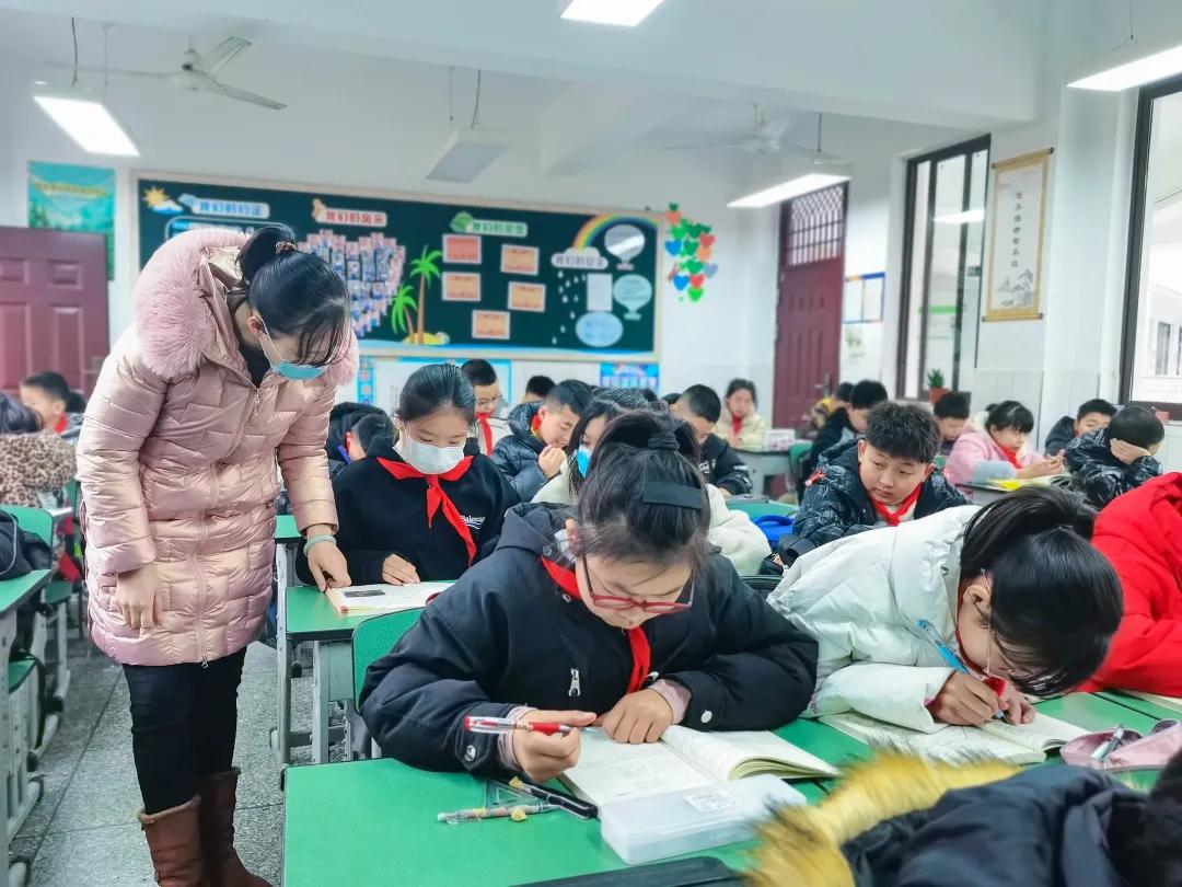 成都市双流区育英小学附近托管班,金桥中心小学被谁托管