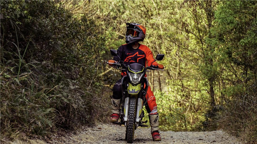 能上路的250cc摩托跑车,能跑250迈左右的摩托车