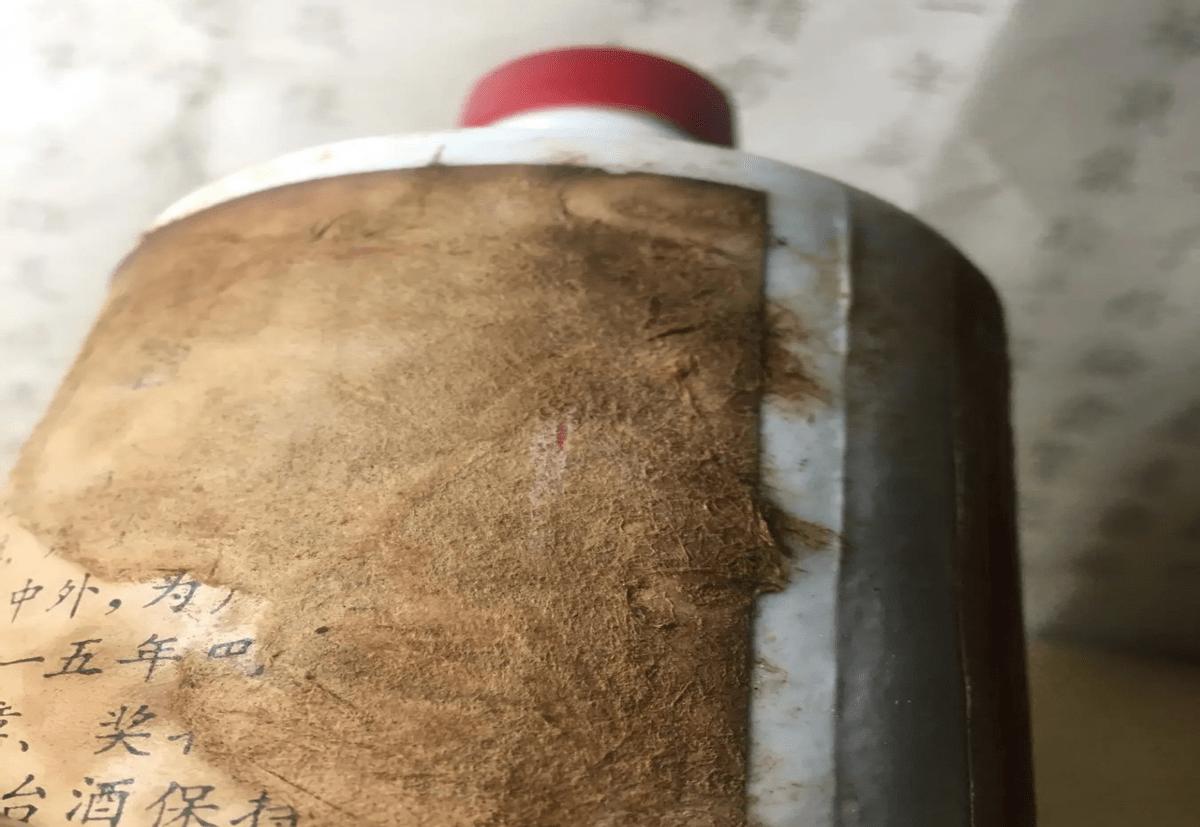 2012年，山西大爷无意捡到三个酒瓶，十年后出手竟卖出了天价