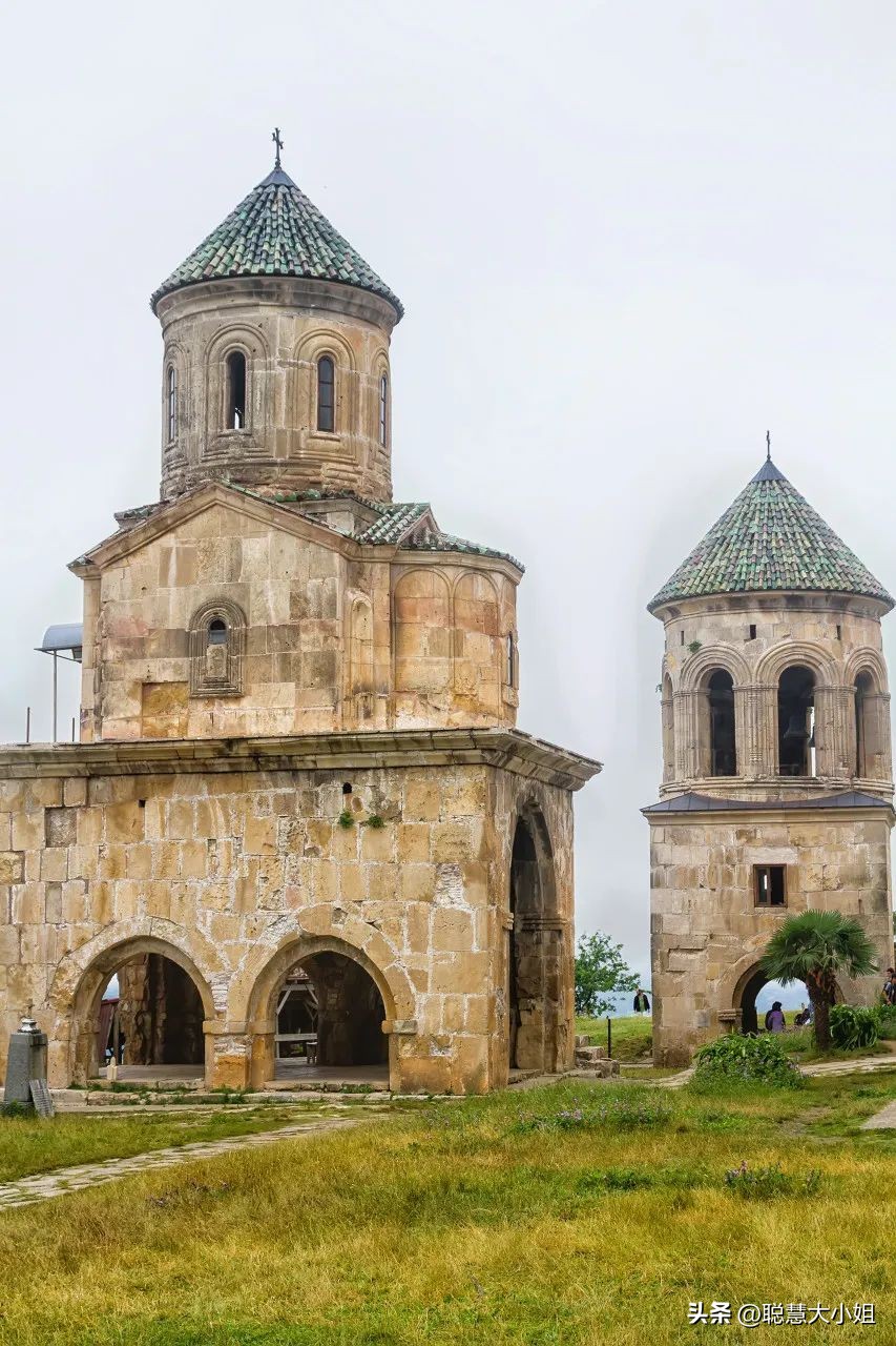 直飞，瑞士平替！这国安全性高，月薪6k算富裕，对中国超友好