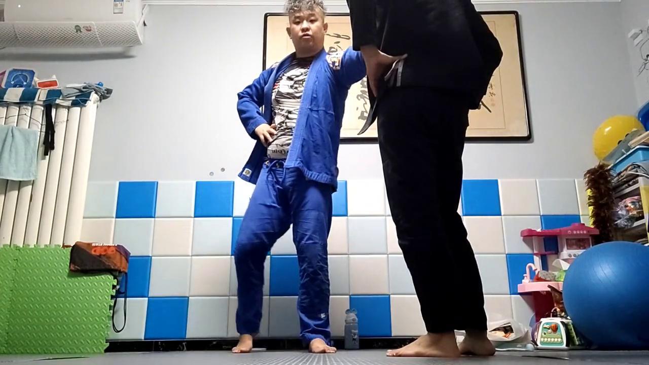 站立砸拳怎么防守,站立防守反击技巧