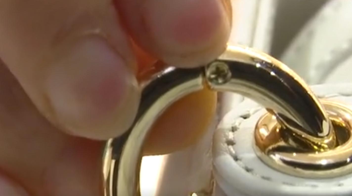 女子花4万买迪奥怀疑是假货,女子买的迪奥包竟是假货