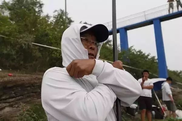 8字溜鱼法什么原理,手竿8字遛鱼技巧视频