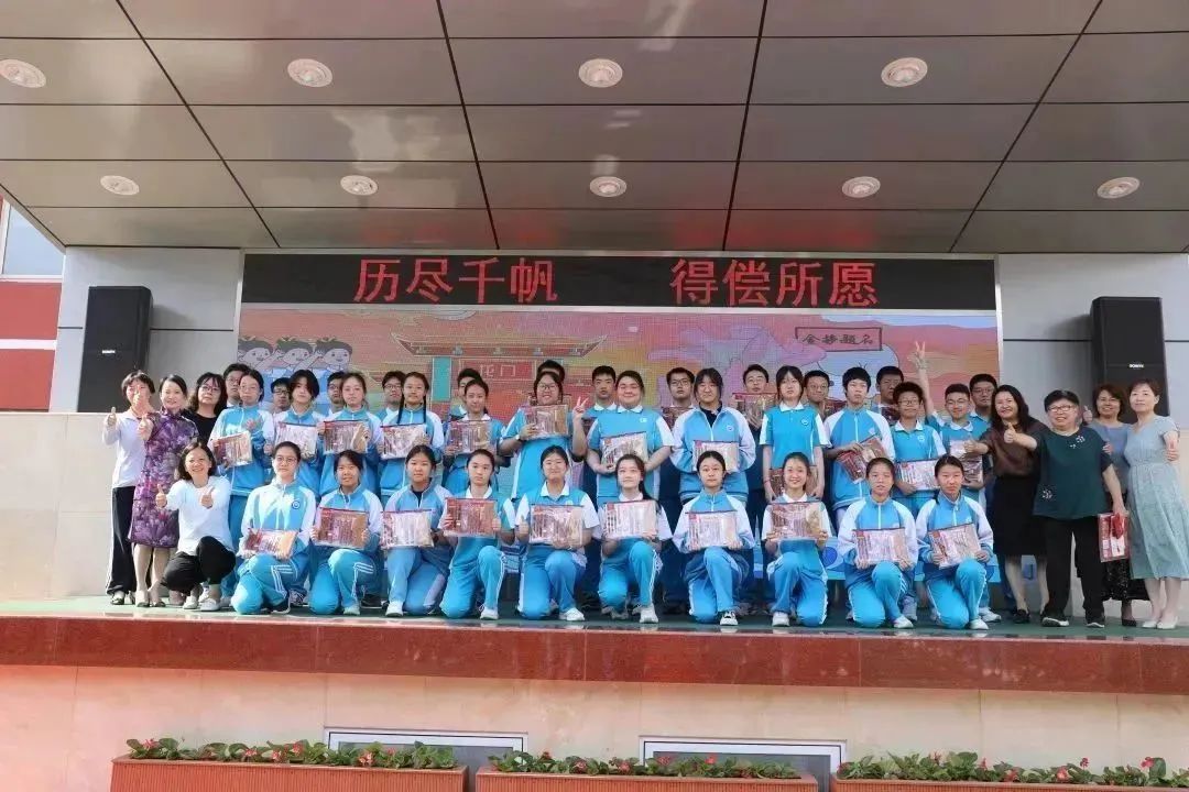 九年磨剑酬壮志百日冲刺战中考,九年寒窗奋力拼搏冲刺中考