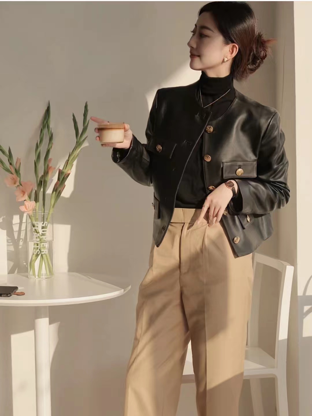 黑色机车皮衣搭配女秋冬,男士皮衣怎么搭配才显高级