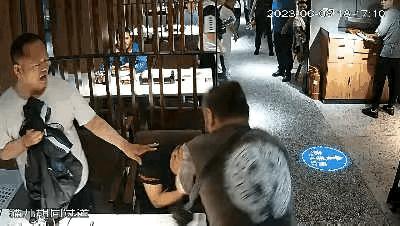 昔日好友反目成仇大打出手,昔日好友反目杀害父母