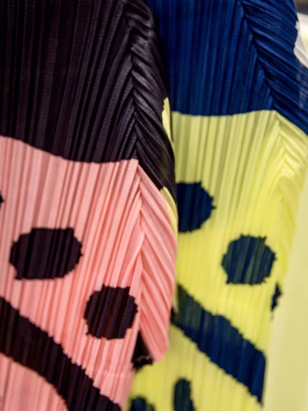 三宅一生限定系列上线！点亮夏日缤纷色彩