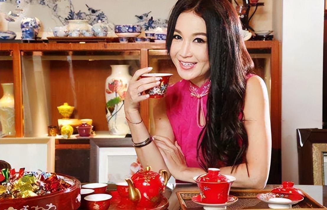 从“最惨*星艳**”到“上岸者”：曾经的香港绝色，如今怎样了？