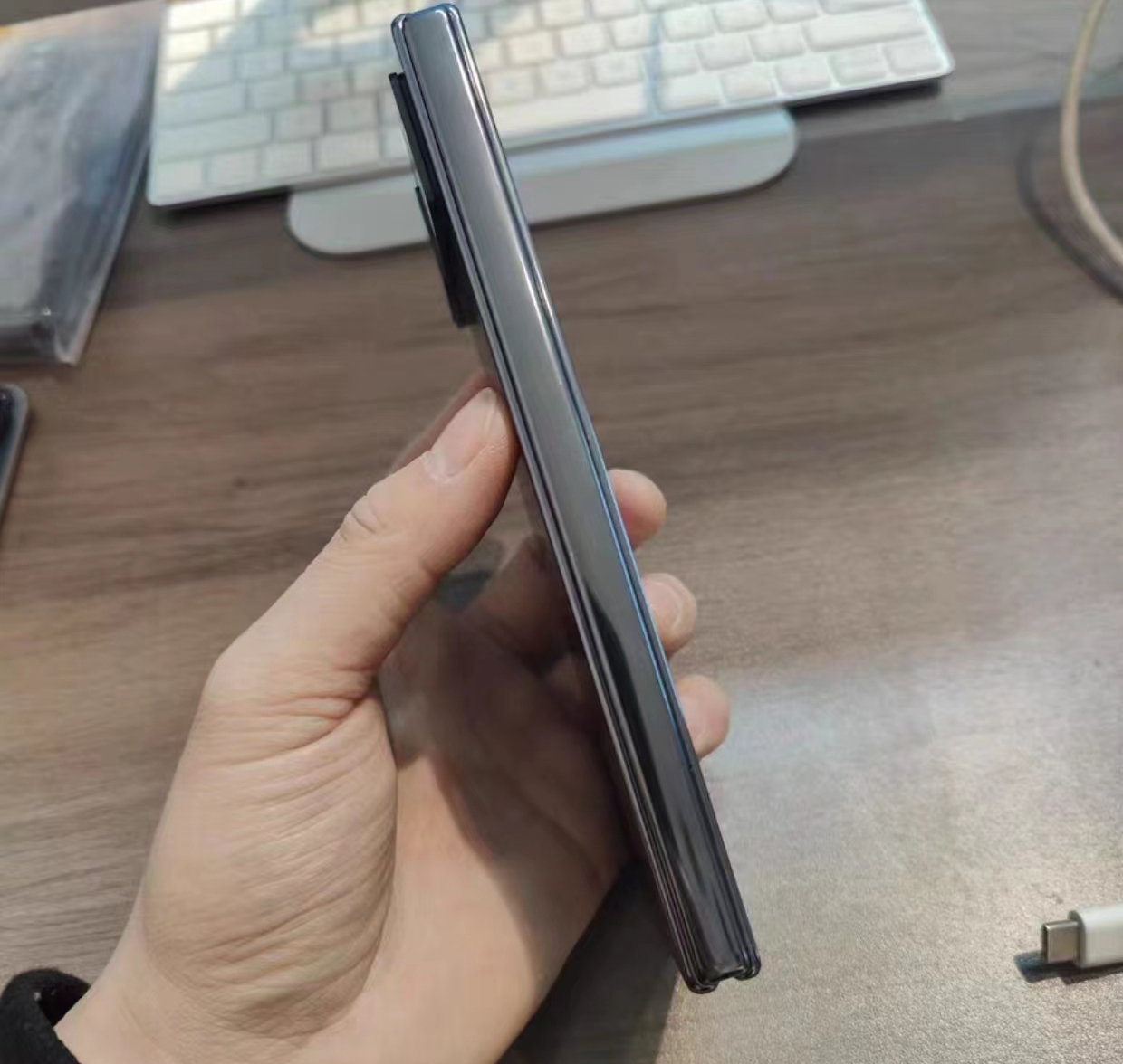 小米折叠屏mixfold2多少钱二手,2000多的二手小米mixfold2值得购买吗