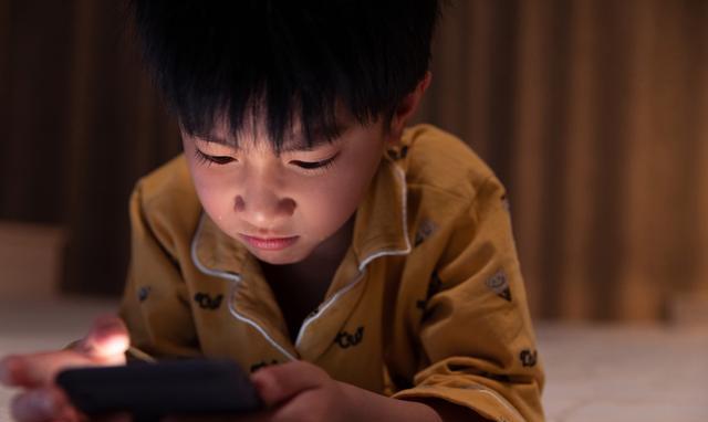 孩子看电视睡觉怎么纠正,孩子看完电影晚上害怕怎么办