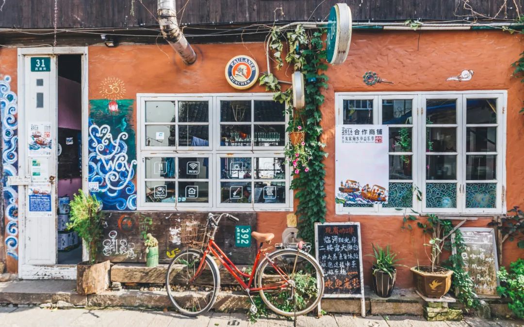 星巴克咖啡店vs瑞幸咖啡店,除了星巴克和瑞幸还有哪个咖啡店