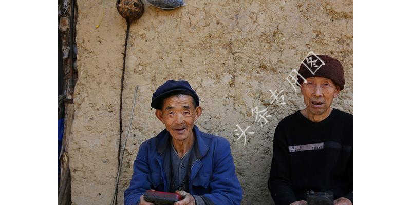 父母去医院没钱心里难受吗,家人住院自己也没钱简直崩溃
