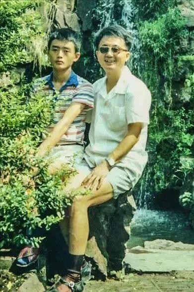 住在精神病院的天才儿子,精神病小孩住精神病院