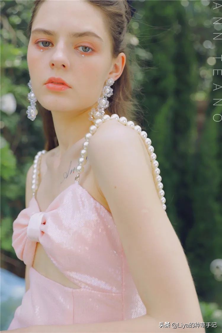 被问爆的街拍穿搭,穿对这3款裙子真心显瘦还美腻