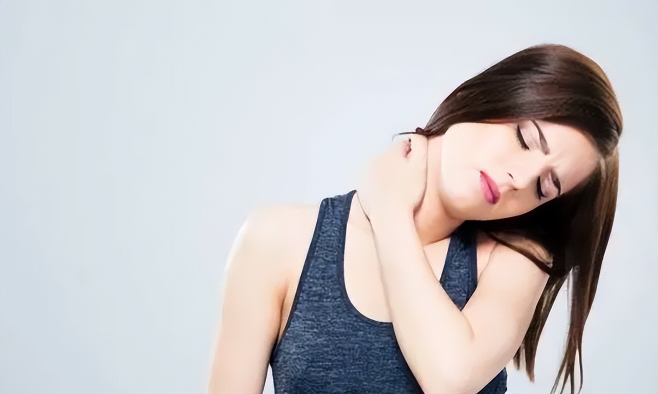 脖子和腋下的小肉粒,脖子旁边出现小肉粒能直接揪掉吗