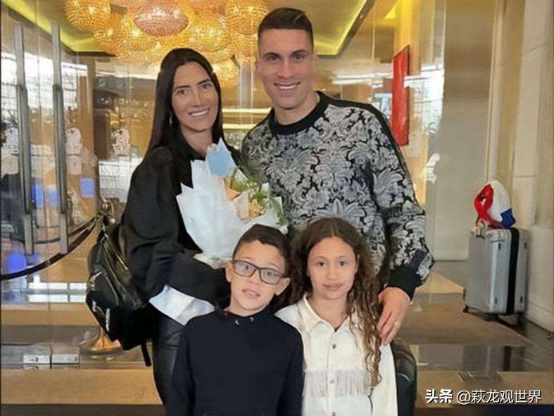 克雷桑胸口纹身,克雷桑费莱尼合照