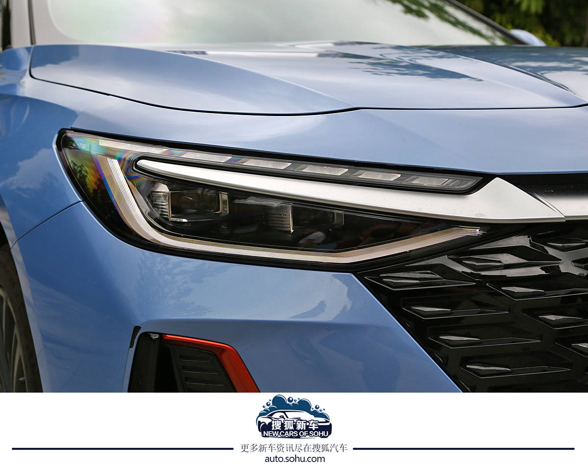 奇瑞艾瑞泽8对比长安uni-v,奇瑞艾瑞泽82.0t试驾