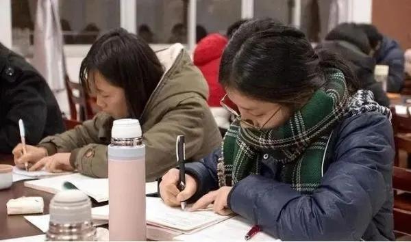 为何新型啃老正在蔓延,新型啃老正在蔓延父母苦不堪言