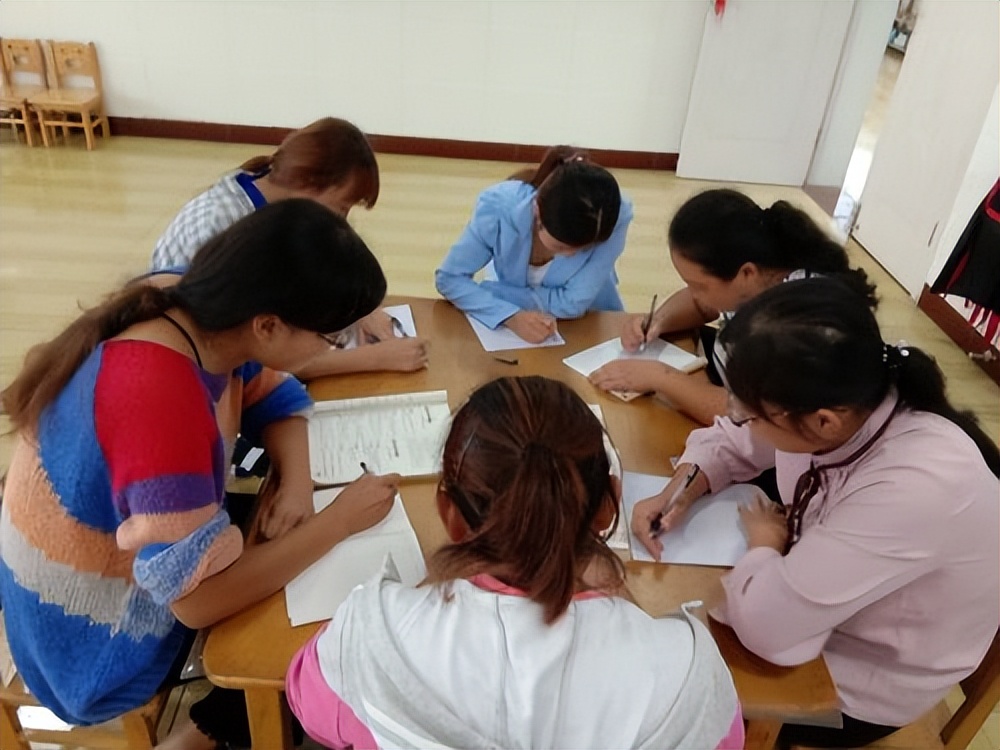 教师介入幼儿同伴冲突的方法,幼儿发生冲突时教师怎样正确引导