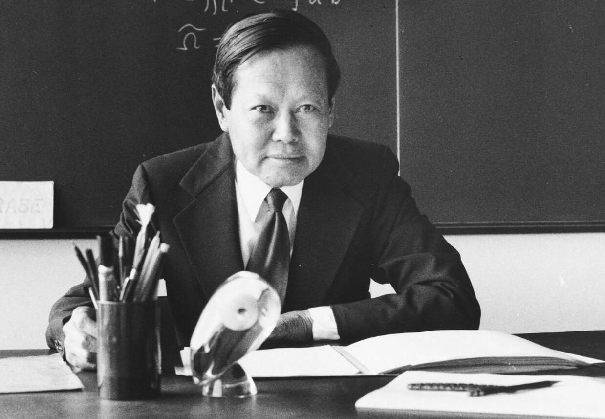 28岁嫁大54岁杨振宁,结婚19年分房睡,没遗产没孩子,她到底图什么