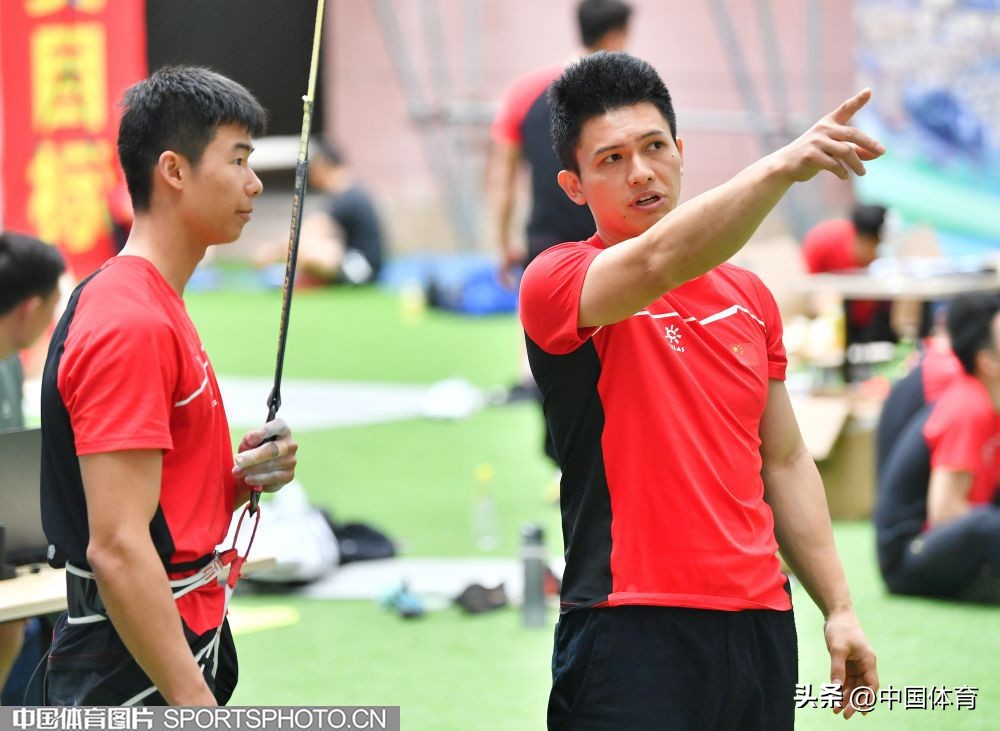 中国攀岩队钟齐鑫,攀岩世界冠军钟齐鑫简历