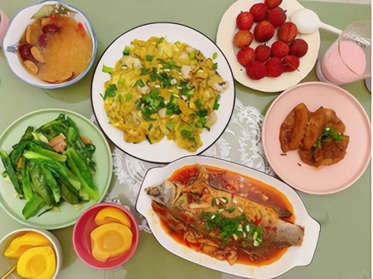 我妈今年68，网红情感主播，连麦了20岁“非主流”男孩