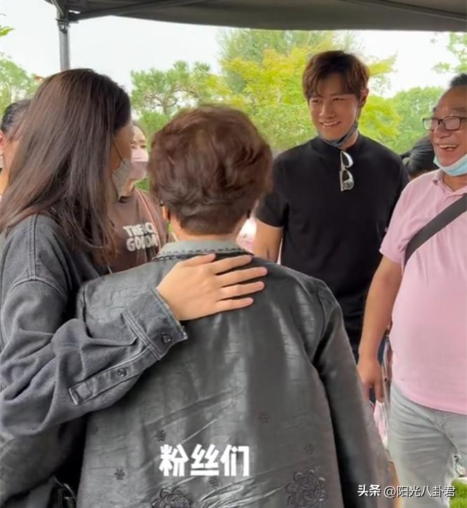 陈乔恩惦念乔任梁一脸笑意惹争议,陈乔恩为乔任梁扫墓