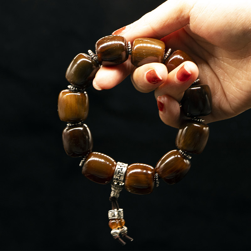 如何盘玩玉石手串,如何盘玩牛角手链