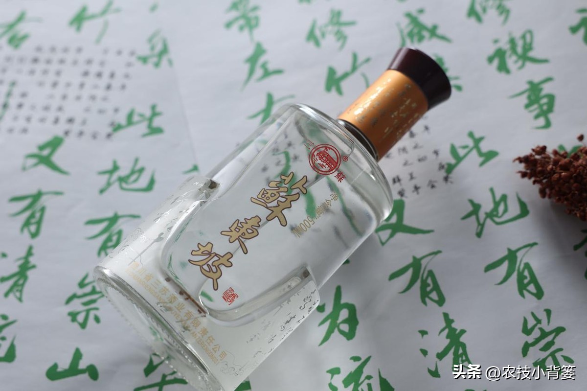 三伏天喝点白酒好吗,临近三伏天该喝啤酒还是白酒好