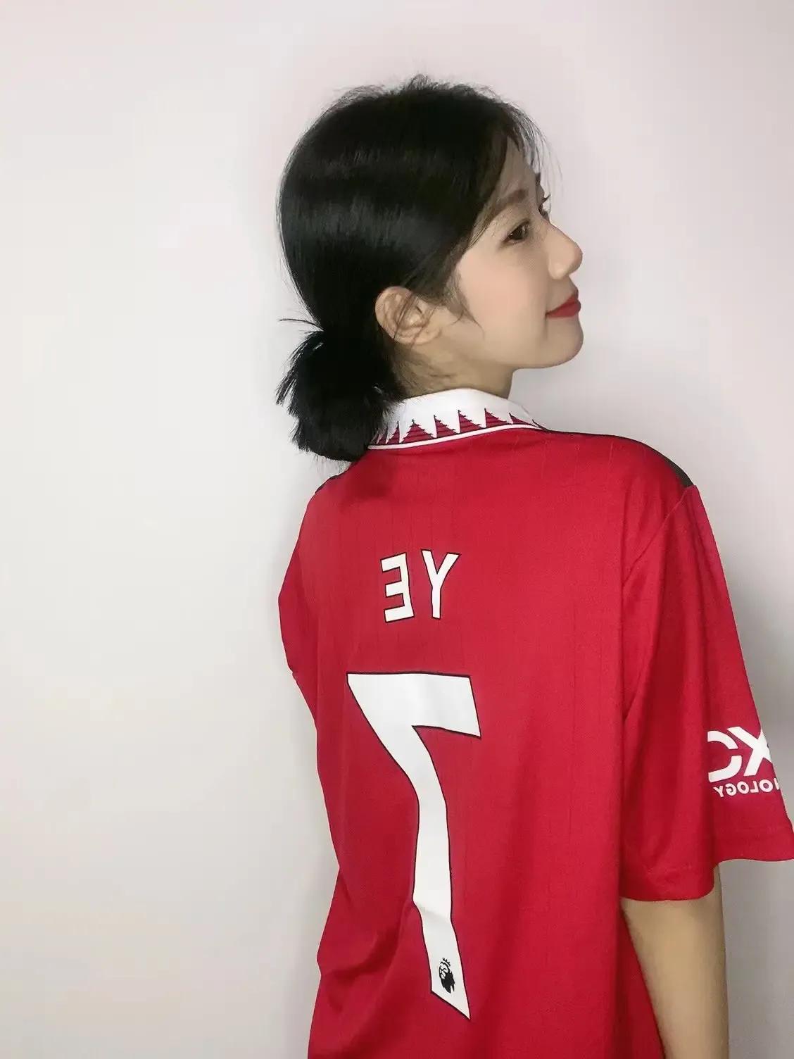 最受女人喜爱的足球,足球运动员都喜欢什么类型的女生