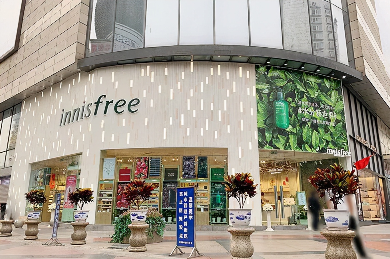 消费者不喜欢推销也不喜欢被教育,韩妆退出国内市场