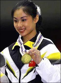 刘璇什么时候退役的 (体操冠军刘璇夺冠的艰难过程)