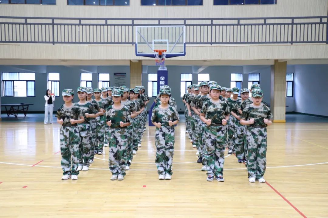 盐城市初级中学2023年“铁军国防训练营”闭营仪式隆重举行